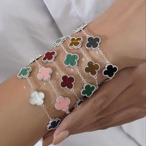 دستبند ونکلیف پنج گل نقره ای